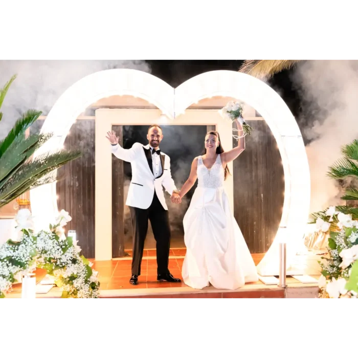 Illuminated heart-shaped gate for wedding celebrations 6 Novafirefireworks